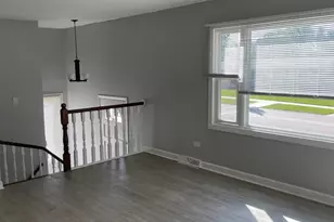 9338 Oak St, Orland Park, IL 60462 - Photo 2