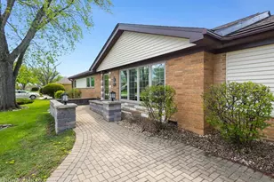 12524 S 71st Ct, Palos Heights, IL 60463 - Photo 2