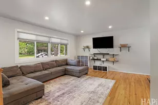 201 Berkshire Dr, Crystal Lake, IL 60014 - Photo 6
