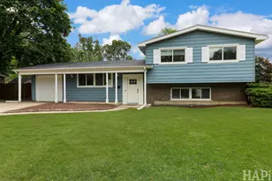 201 Berkshire Dr, Crystal Lake, IL 60014 - Photo 1