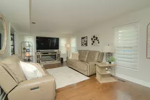 421 Burke Dr, Carol Stream, IL 60188 - Photo 10