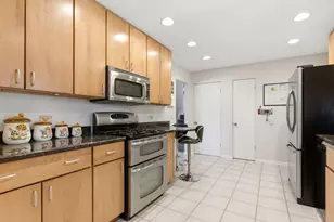 329 Tanoak Ln, Naperville, IL 60540 - Photo 10