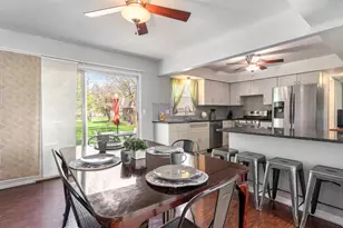 2040 Tiffany Dr, Schaumburg, IL 60194 - Photo 6