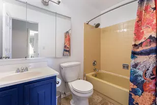 2040 Tiffany Dr, Schaumburg, IL 60194 - Photo 16