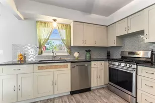 2040 Tiffany Dr, Schaumburg, IL 60194 - Photo 8