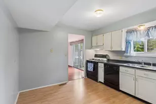 18342 W Linda Ln, Gurnee, IL 60031 - Photo 12