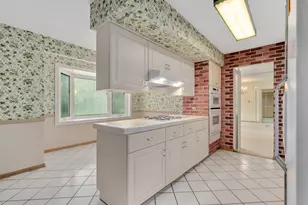 1903 Cheshire Ln, Wheaton, IL 60189 - Photo 8