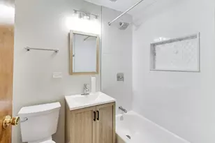 946 W Sheridan Rd, Chicago, IL 60613 - Photo 12