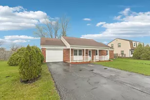 2 Emerson Dr, Schaumburg, IL 60194 - Photo 2
