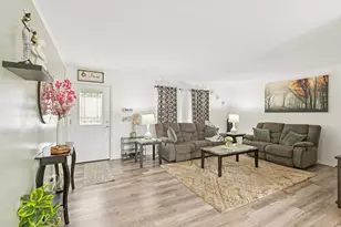 2 Emerson Dr, Schaumburg, IL 60194 - Photo 8