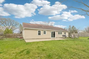 2 Emerson Dr, Schaumburg, IL 60194 - Photo 6