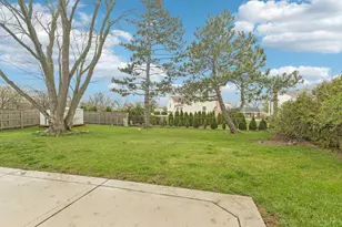 2 Emerson Dr, Schaumburg, IL 60194 - Photo 32