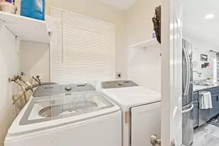 2 Emerson Dr, Schaumburg, IL 60194 - Photo 30