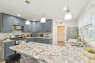 2 Emerson Dr, Schaumburg, IL 60194 - Photo 12