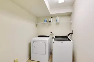 674 Lambert Ln, Bartlett, IL 60103 - Photo 18
