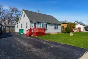 5852 W 81st Pl, Burbank, IL 60459 - Photo 1