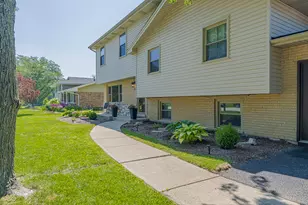 220 Pfaff Dr, Frankfort, IL 60423 - Photo 2