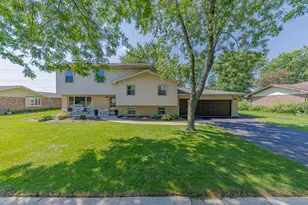 220 Pfaff Dr, Frankfort, IL 60423 - Photo 1