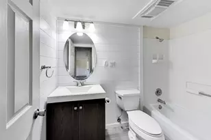 1056 N Mill St, Naperville, IL 60563 - Photo 16