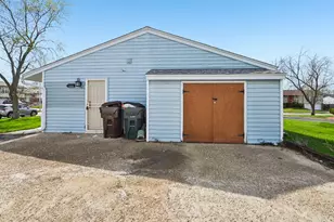 3520 School Dr, Country Club Hills, IL 60478 - Photo 4