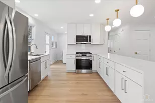 8766 S 83rd Ct, Hickory Hills, IL 60457 - Photo 12