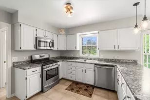 27W343 Churchill Rd, Winfield, IL 60190 - Photo 8