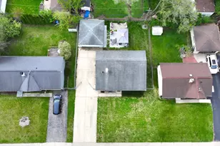 117 Cordova Rd, Carpentersville, IL 60110 - Photo 2