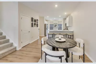 1406 Neubauer Circle #1904, Lindenhurst, IL 60046 - Photo 6