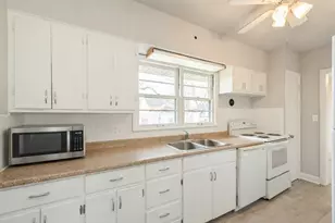 319 N Lord Ave, Carpentersville, IL 60110 - Photo 8