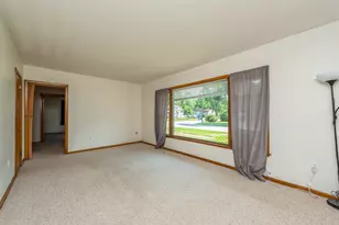 319 N Lord Ave, Carpentersville, IL 60110 - Photo 6