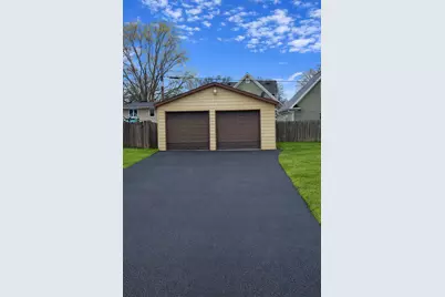 319 N Lord Avenue, Carpentersville, IL 60110 - Photo 2