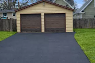 319 N Lord Ave, Carpentersville, IL 60110 - Photo 2