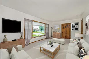 319 N Lord Ave, Carpentersville, IL 60110 - Photo 4