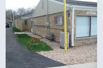 138 W Irving Park Road #front, Wood Dale, IL 60191 - Photo 6