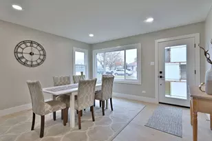 656 W Comstock Ave, Elmhurst, IL 60126 - Photo 2