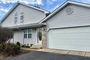 824 E Kahler Rd, Wilmington, IL 60481 - Photo 1