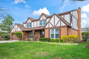 4328 Phyllis Dr, Northbrook, IL 60062 - Photo 2