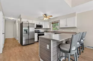 250 Fossil Point Ct, Wilmington, IL 60481 - Photo 16