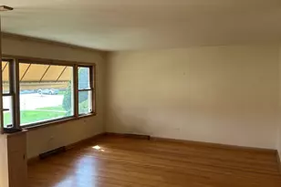 5636 W Sunnyside Ave, Chicago, IL 60630 - Photo 4