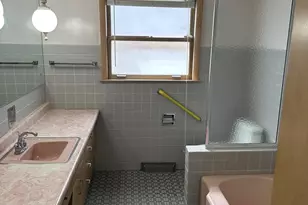 5636 W Sunnyside Ave, Chicago, IL 60630 - Photo 10