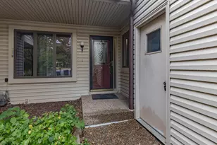 3407 41st St, Moline, IL 61265 - Photo 2