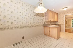 3407 41st St, Moline, IL 61265 - Photo 6