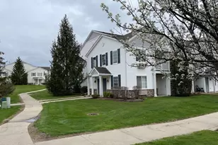 1517 Silverstone Dr, Carpentersville, IL 60110 - Photo 2