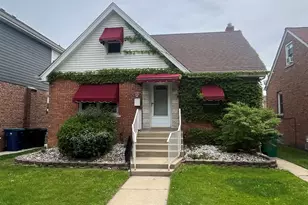 10029 S Trumbull Ave, Evergreen Park, IL 60805 - Photo 2