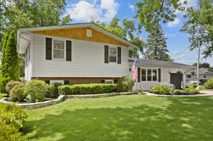586 Aztec Dr, Carol Stream, IL 60188 - Photo 2
