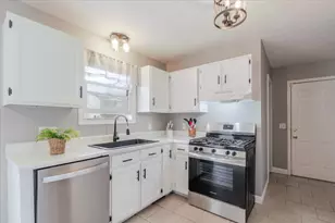 12 Spiria Ct, Bloomington, IL 61701 - Photo 8
