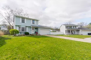 12 Spiria Ct, Bloomington, IL 61701 - Photo 2