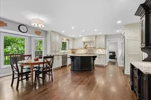 3002 Easton Pl, Saint Charles, IL 60175 - Photo 8