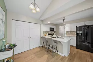 1204 Hobson Oaks Ct, Naperville, IL 60540 - Photo 10
