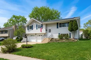 630 Clover Ln, Schaumburg, IL 60193 - Photo 2